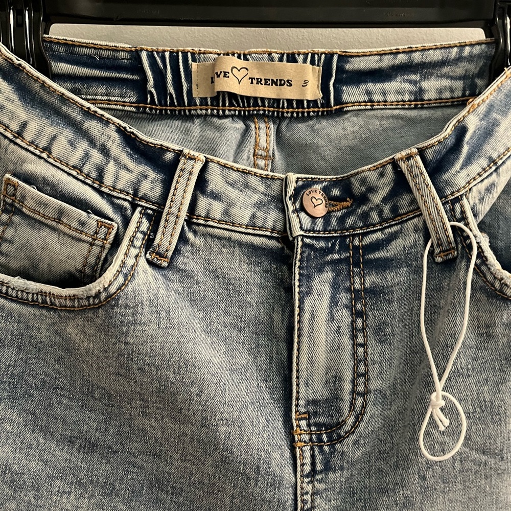 Woman’s love trends wide leg Jeans